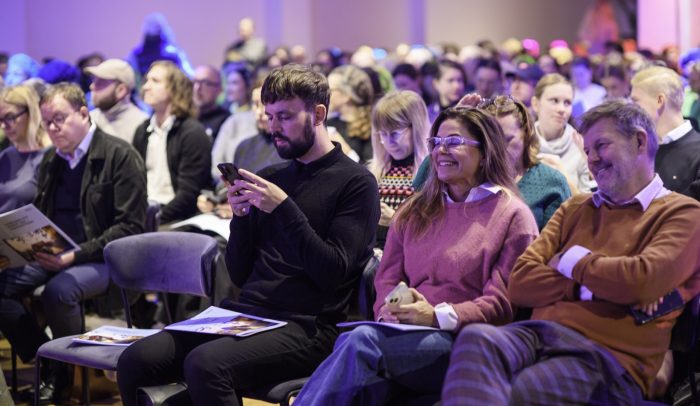Publik som tittar på ett event.
